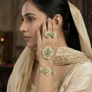 Emerald Pearl Hand Harness