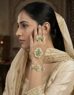 Emerald Pearl Hand Harness