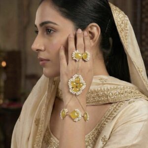 Honey Pearl Hand Harness