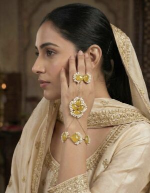 Honey Pearl Hand Harness